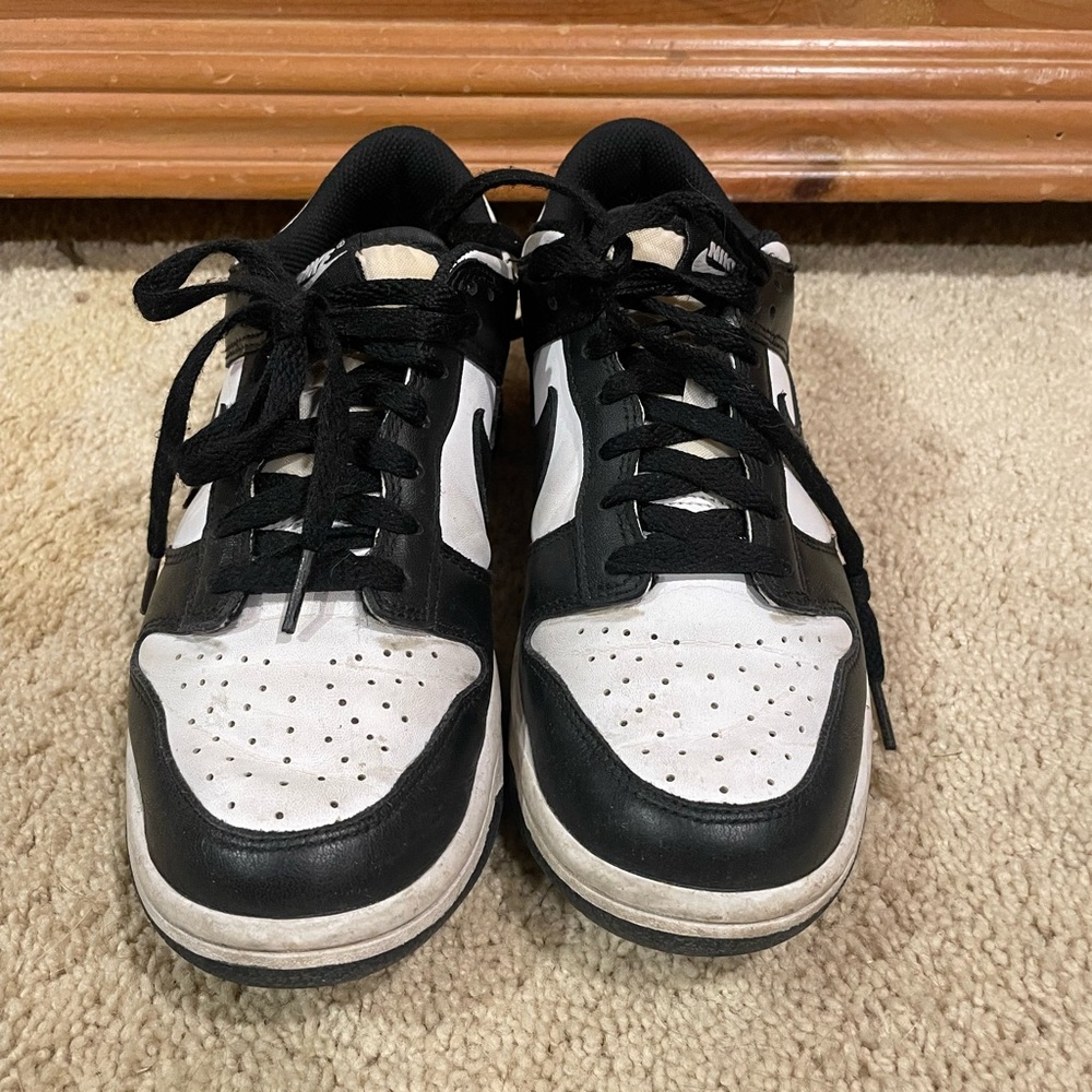 Nike Women's Black and White Athletic Sneakers